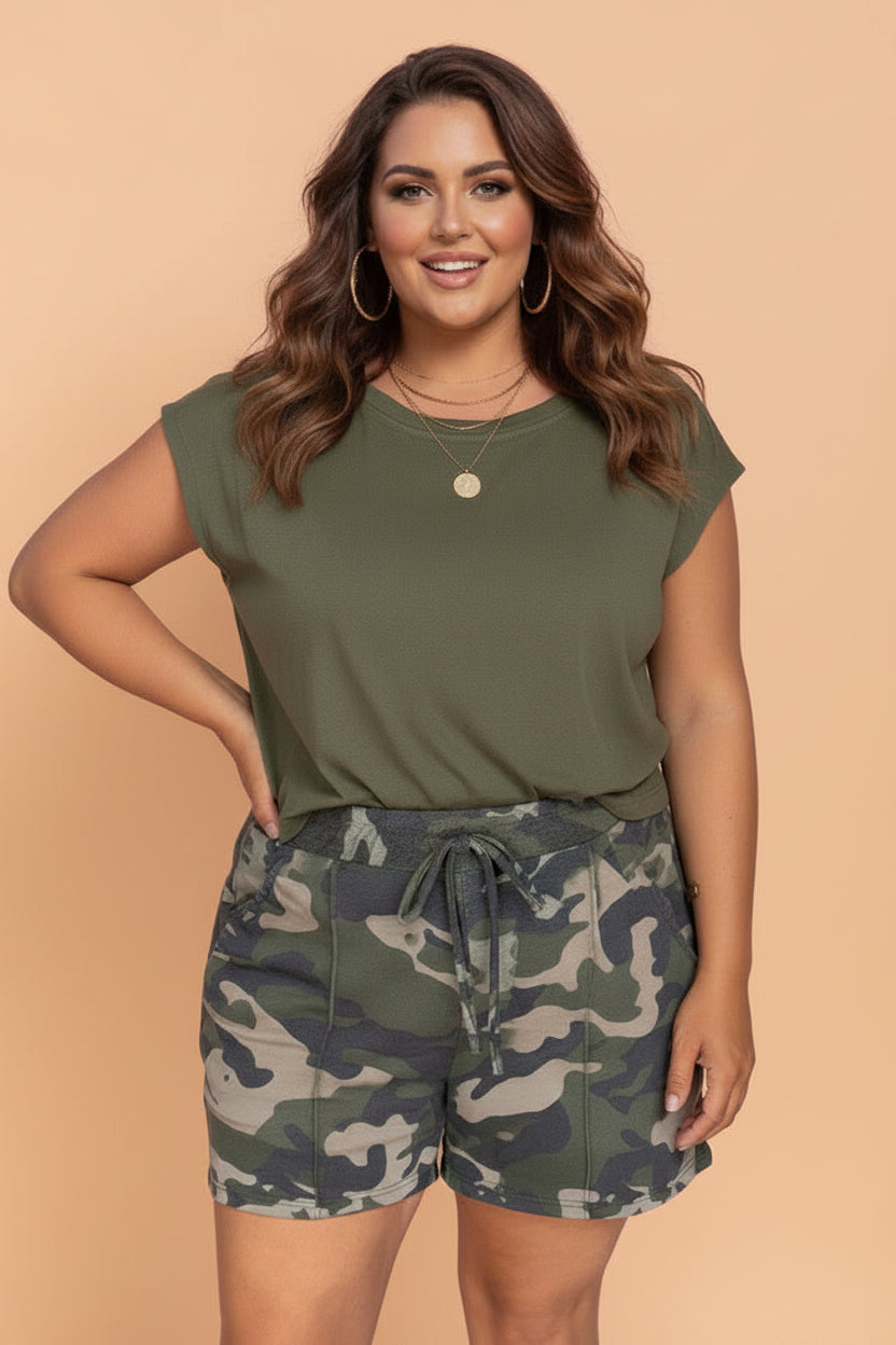 Plus Size Camo Elastic Waist Pocketed Shorts